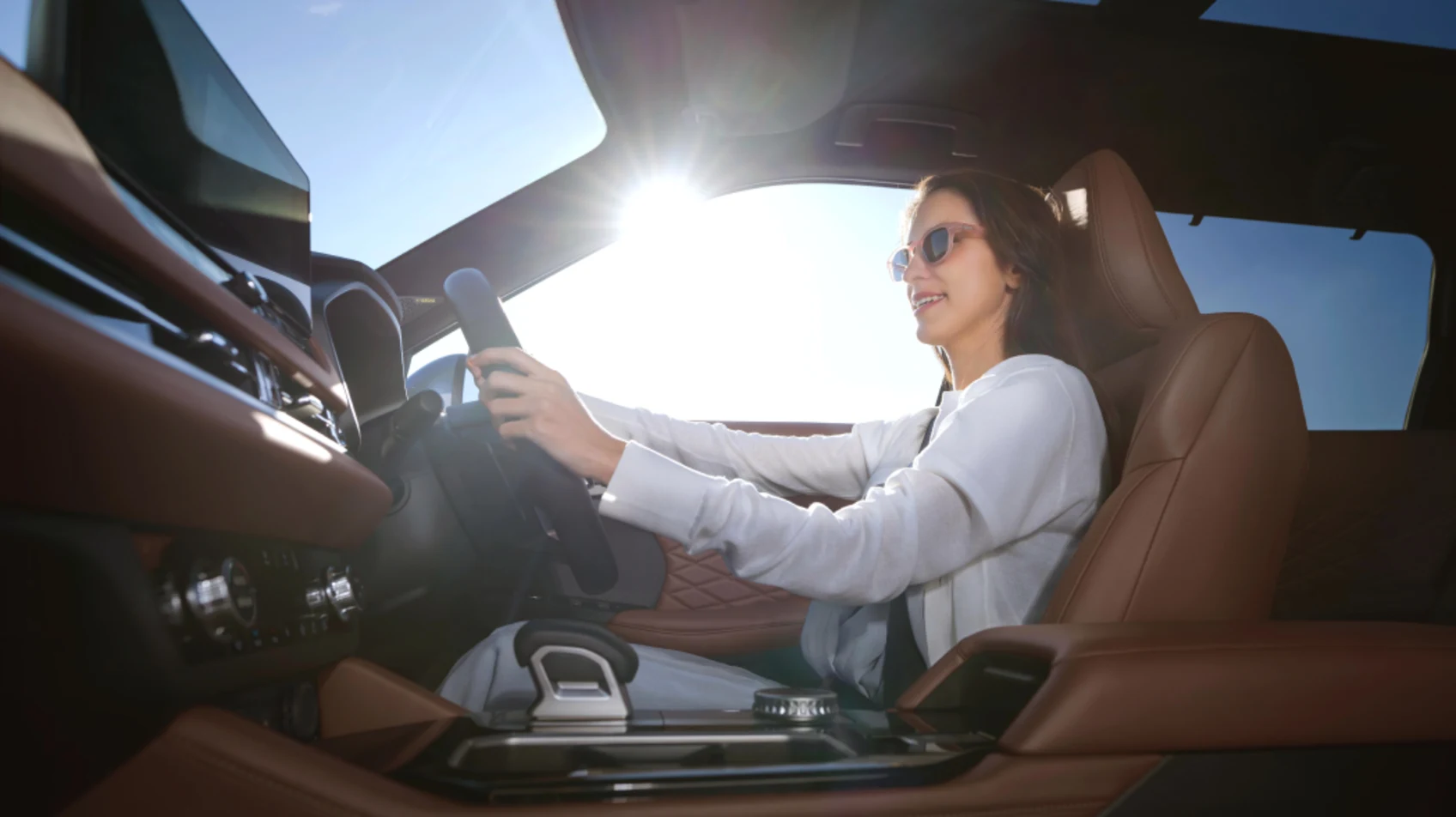 Mitsubishi-Outlander_2026-shaked_showroom-interior_03