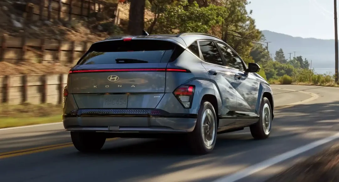 Hyundai-Kona_electric-shaked_showroom-exterior_gallery-3