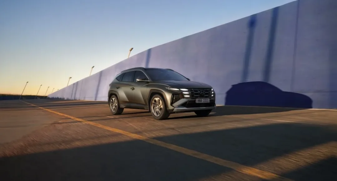 Hyundai-Tucson_hybrid-shaked_showroom-exterior_gallery-1